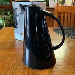 Vintage Studio Nova Black Thermal Carafe